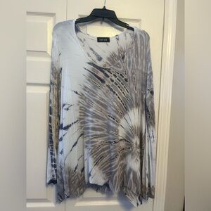 Fab'rik Women's Abstract Long Sleeve Top